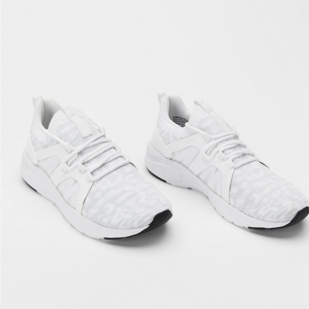 EUC Fabletics Caheunga Performance Sneakers—sz 8